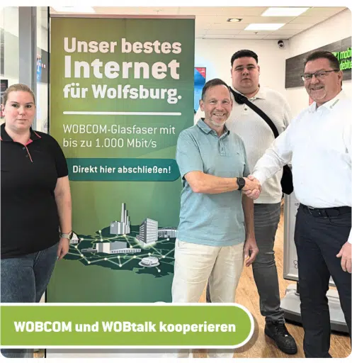 Vertreter:innen von WOBtalk und WOBCOM freuen sich über die Kooperation (Bild: WOBCOM, August 2024)